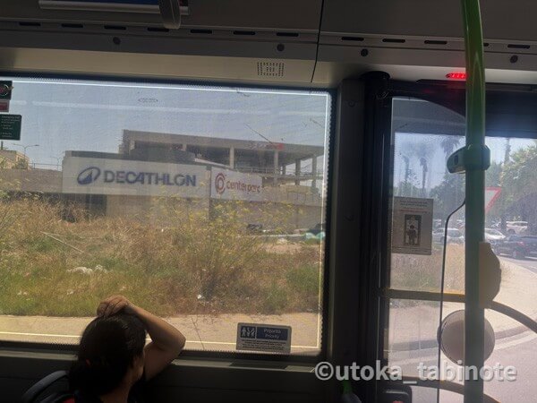 デカトロンへ向かうバス車内
